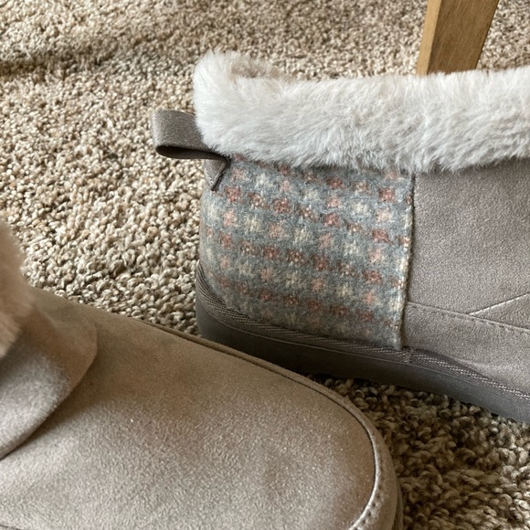 Maurice’s Iris Faux Fur Trim Ankle Boots - Picture 4 of 11